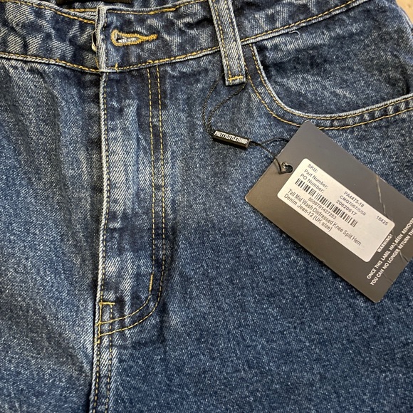 Pretty Little Thing Tall Jeans - Picture 5 of 7